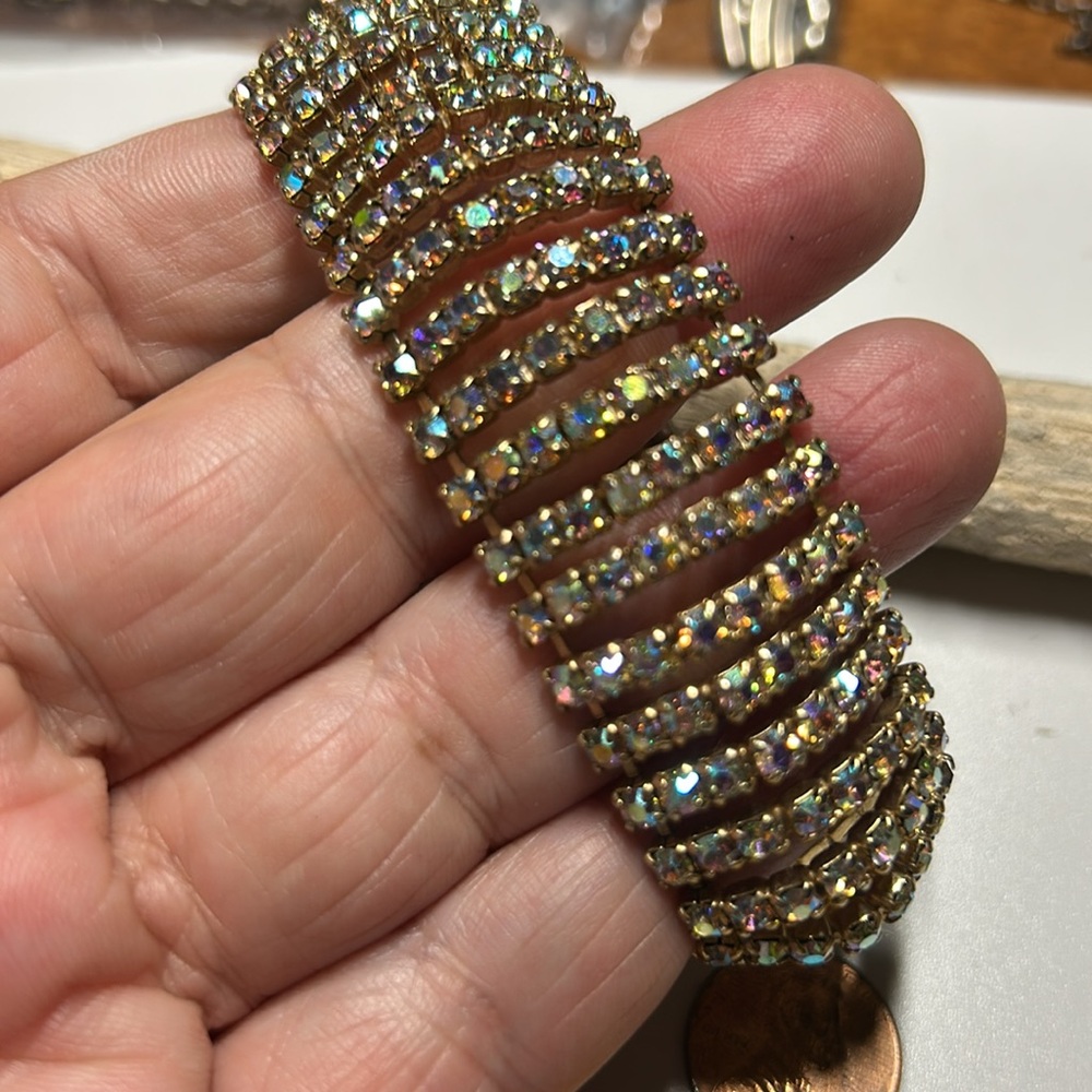 Vintage AB Rhinestone Bracelet! Super condition and so Sparkly! 1” W x 7” L